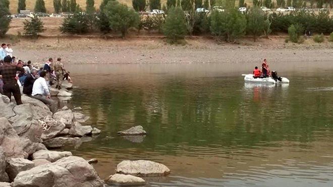 Yeenini kurtarmak isterken ikisi de bouldu