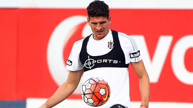 Mario Gomez antrenmana damga vurdu!