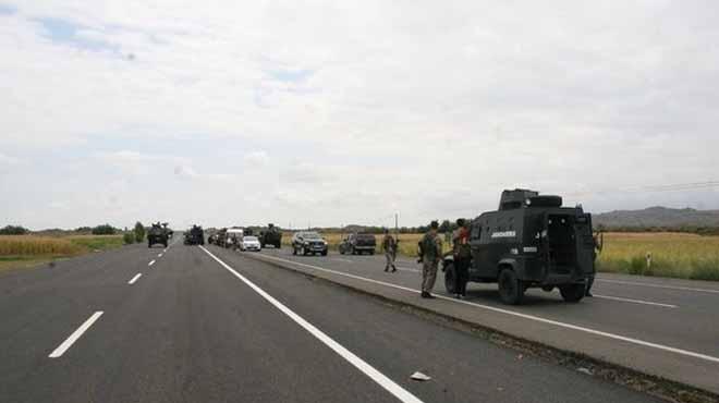 PKK, polisleri tayan minibse saldrd!