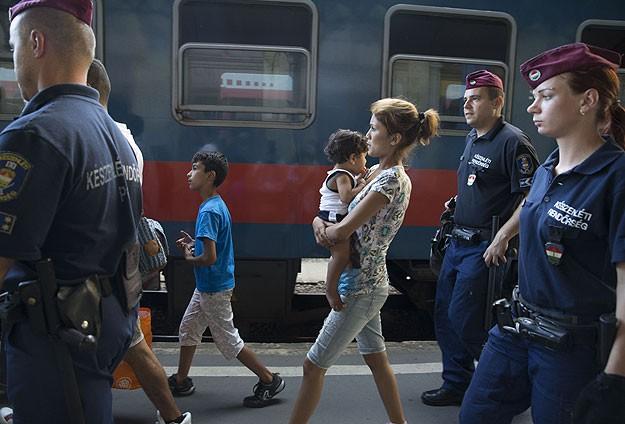 Budapete Dou Tren stasyonu gmenlere yeniden ald