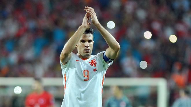 Van Persie: Kaybetmenizi bekleyeceiz!