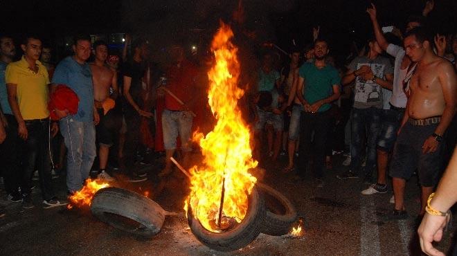 Yol kapatan grubu datmak iin polis havaya ate at