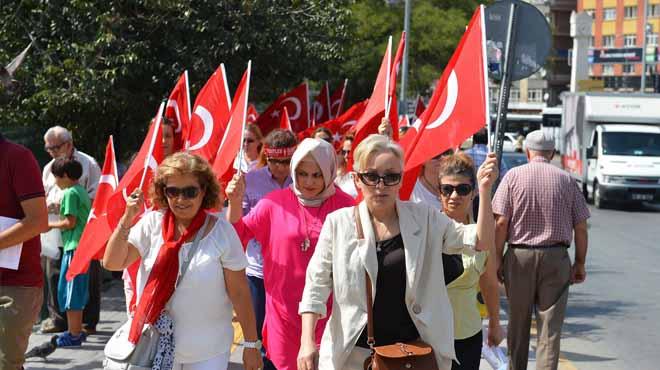 Kadnlar askere alnmak iin dileke verdi