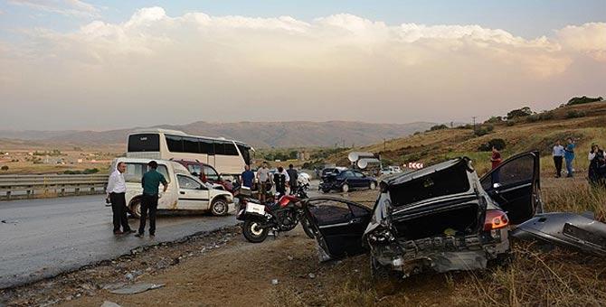 Elmada'da zincirleme trafik kazas: 8 yaral