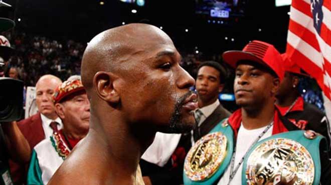 Mayweather, Rocky'nin 49-0'lk rekorunu egale etti!