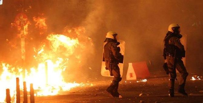 Atina'da polis karakoluna saldr dzenlendi