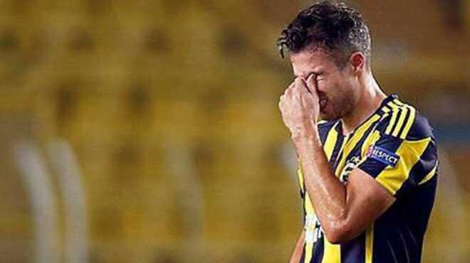 Fenerbahe taraftarndan Robin Van Persieye slkl protesto!