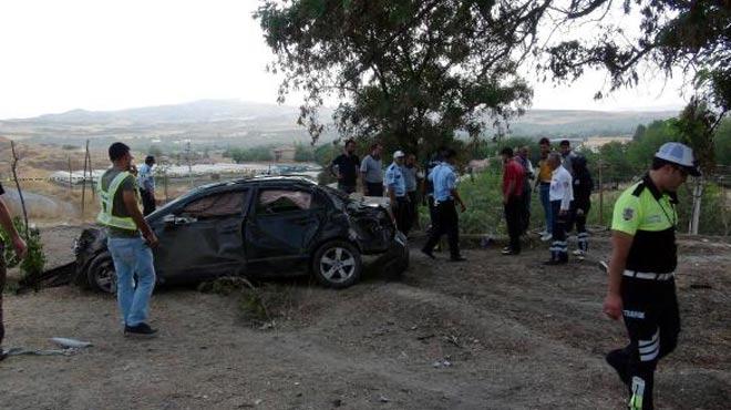 Elazda trafik kazas 3 l, 2 ar yaral