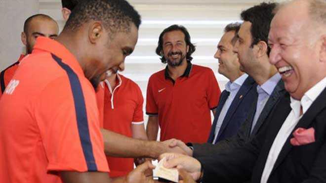 Gencer'den Eto'o'ya 50 TL bayram harl