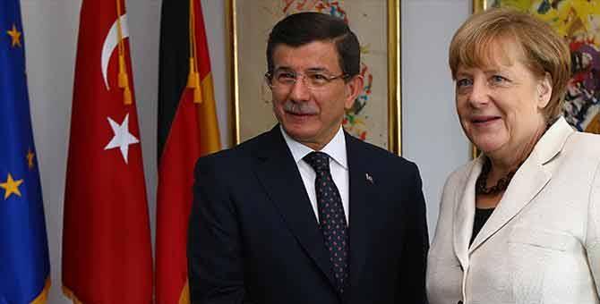 Davutolu ile Almanya Merkel bir araya geldi