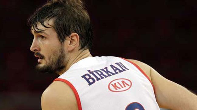 Anadolu Efes, KIA logolu forma giyecek