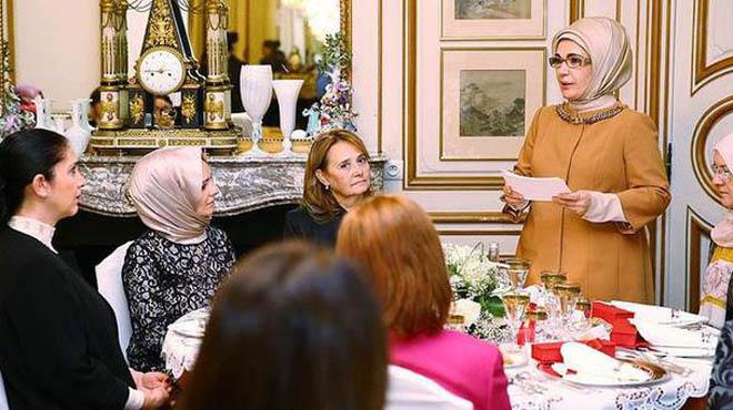 Emine Erdoan: slam'n bar dini olduunu dnyaya gstermeliyiz