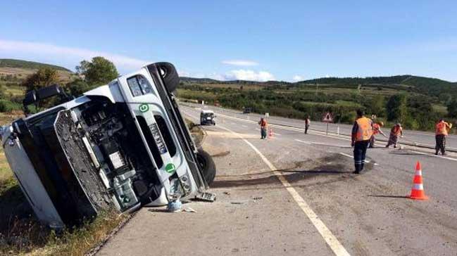 arampole devrilen TIR'n ofrn emniyet kemeri kurtard