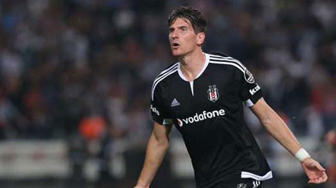 Mario Gomez, Demba Ba'y unutturdu!