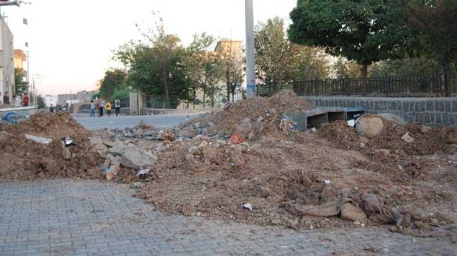 PKK atekes diyor, terristler hendek kazp ar silahlarla dolayor