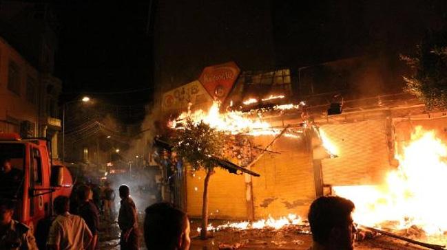 Alanya'da turistik iyerleri yangnda kl oldu