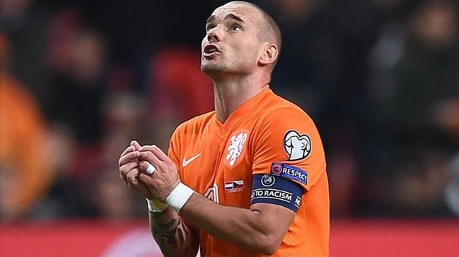 Sneijder milli takm brakacak m"