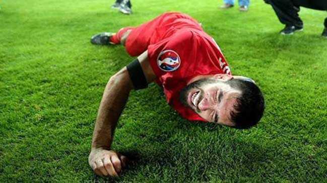 UEFA elemelerin en iyi fotorafn seti! Arda Turan...