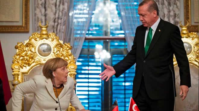 Merkel'in oturduu ata yadigar koltuk rahatsz etti