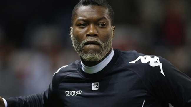 Ve Djibril Cisse brakt!