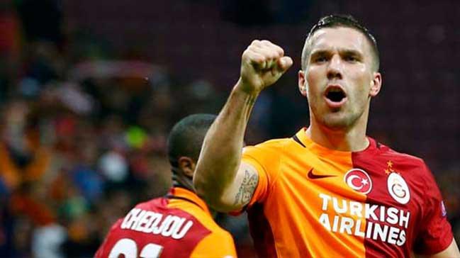 Lukas Podolski'den tarihi gol!