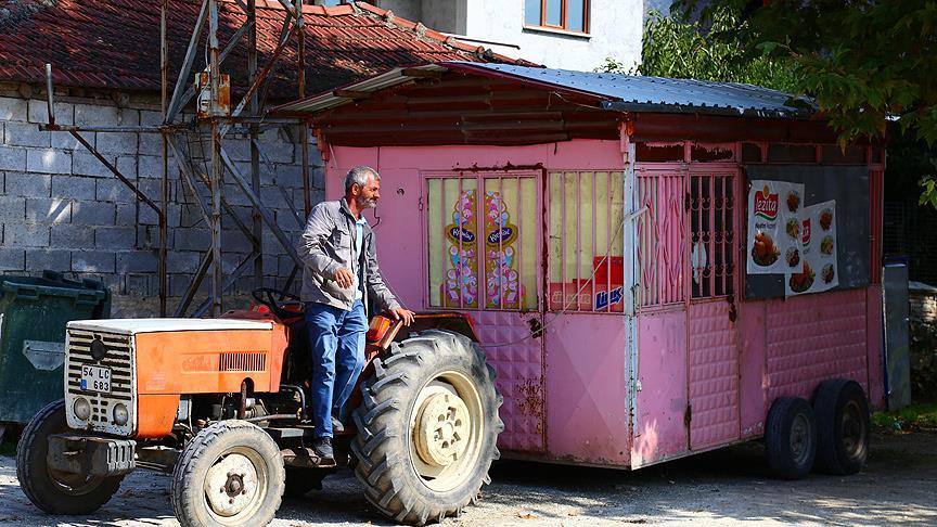 Kyne 'seyyar bakkal' ile hizmet veriyor