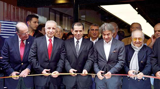 Galatasaray'a 10 katl mega store