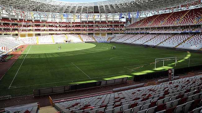 Yeni statlarn zemin sorunu futbolun nne geiyor