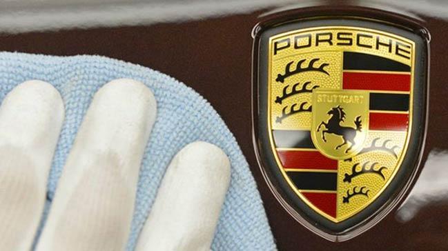 Porsche 60 bin otomobili geri ard