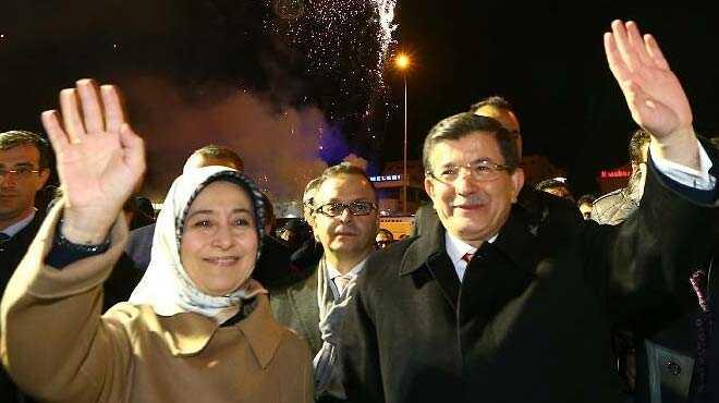 Babakan Davutolu'ndan 'Mevlana' mesajlar