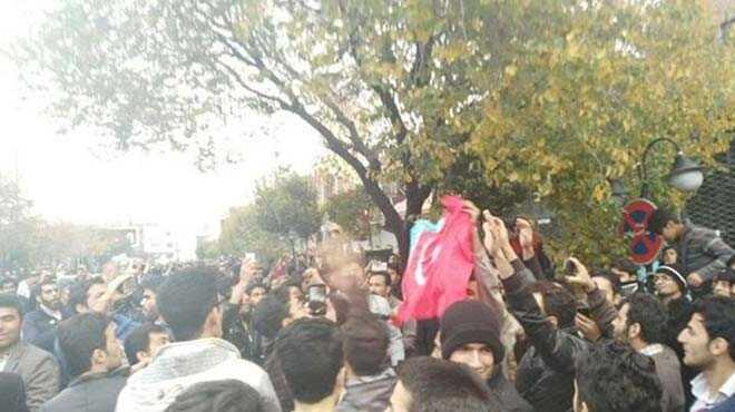 ran'da yaayan Azeriler ayakland