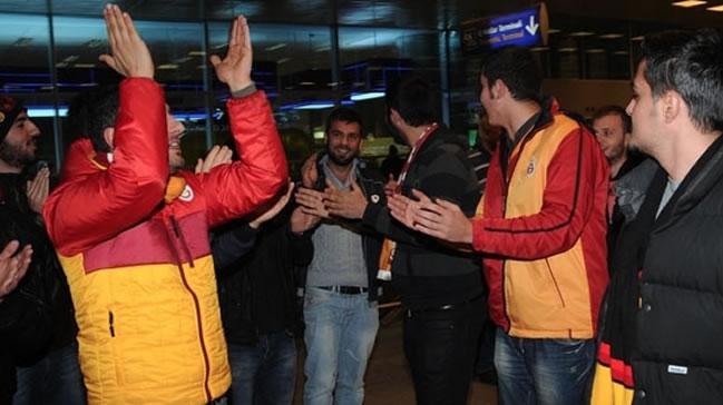Galatasarayl futbolcuya ok tepki