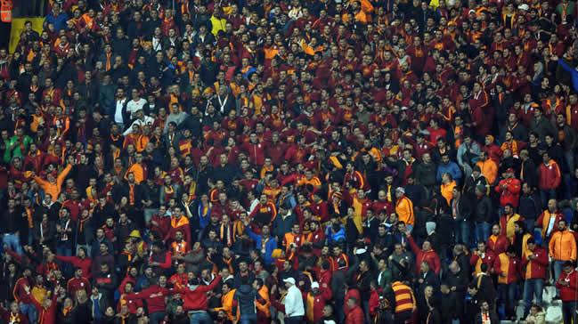 Galatasaray taraftarlarndan ok tepki!