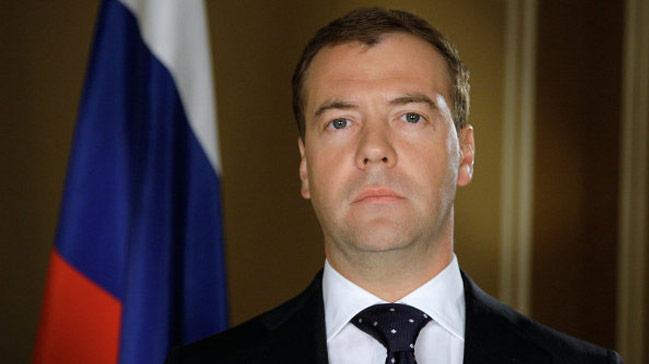 Medvedev'den Davutolu'na tuhaf yant
