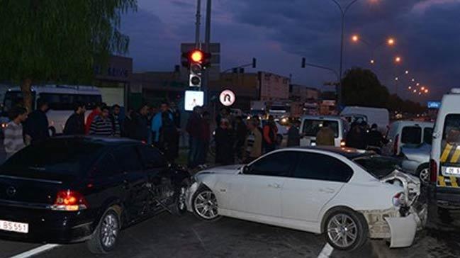 Adana'daki kazada 7 ara birbirine girdi: 9 yaral