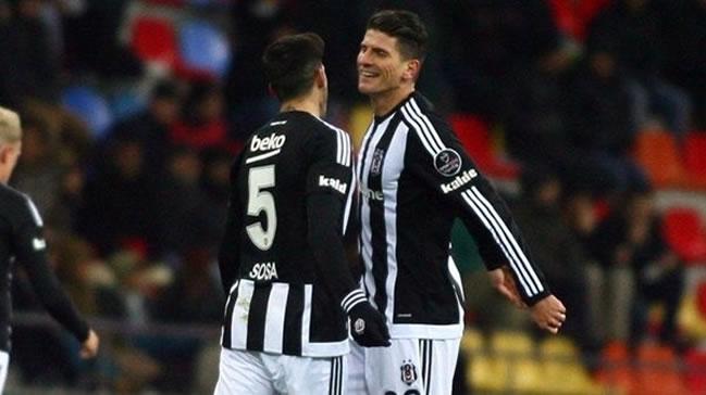 Mario Gomez Almanya'da manetlerde