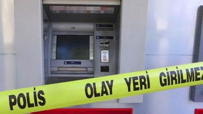 niversitelinin dikkati ATM'deki dzenei ortaya kard