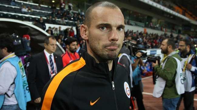 Wesley Sneijder'den Mustafa Denizli'ye vg dolu szler