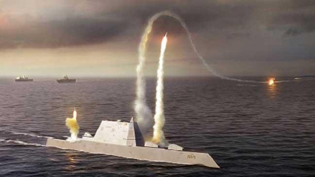 Amerika gelecein sava gemisi USS Zumwalt'u Atlas Okyanusu'na indirdi