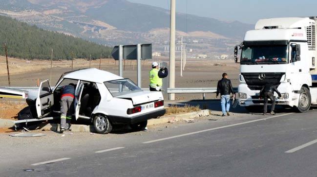 TIR ile otomobil arpt: 9 yaral