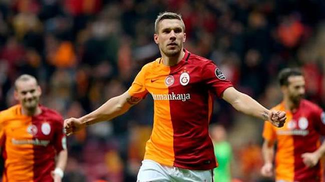 Lukas Podolski 8. goln kaydetti