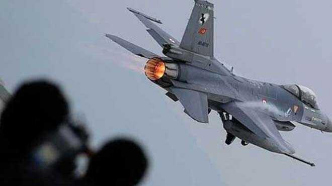 Yunan jetlerinden Trk F-16'sna taciz