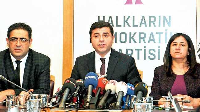 Yeni anayasa iin yan izdiler! 