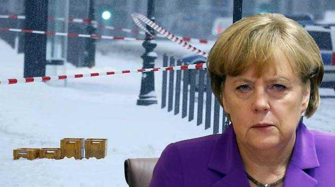 Merkel'in brosunda bomba panii!
