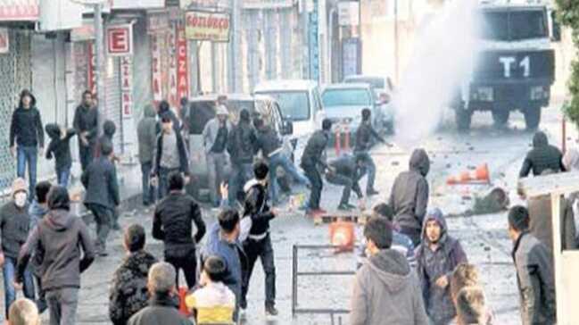 Cizre ve Sur'da terr saldrlar: 2 uzman avu ehit oldu