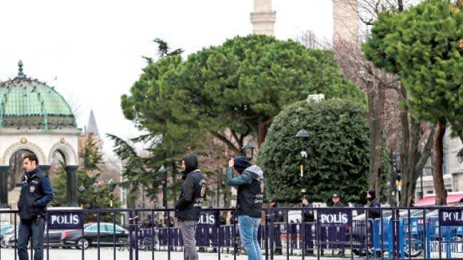 Canl bomba inli kafileyi pas gemi