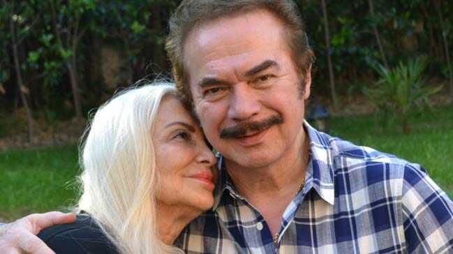 Orhan Gencebay evini satyor