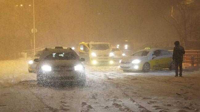 stanbul'da beklenen kar ya balad