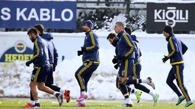 Fenerbahe'de Gkhan Gnl ve Van Persie oku