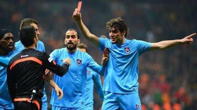 Trabzon Salih Dursun'un heykelini dikiyor